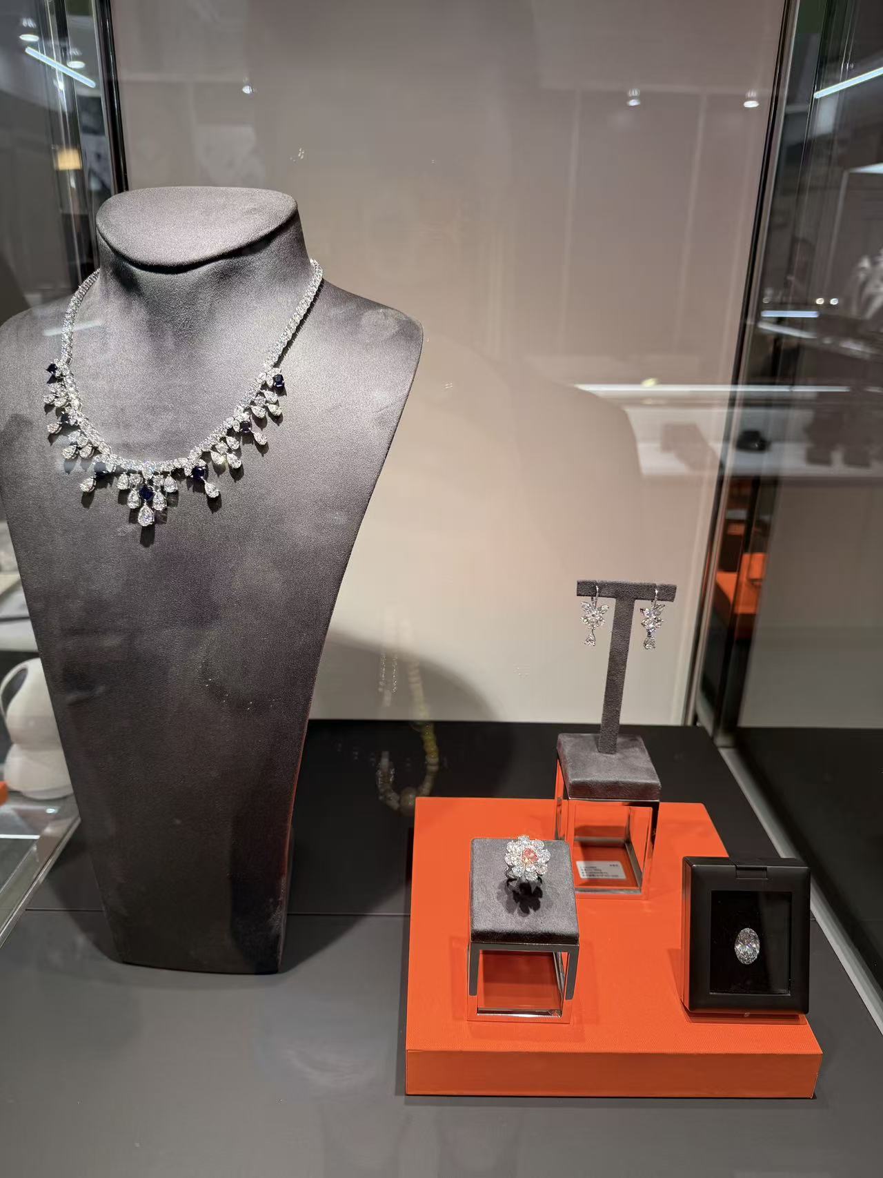 Gwen’s Glow lab-grown diamond jewelry product display at International Jewellery Kobe