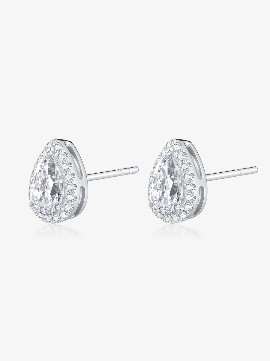 Gwen’s Glow round earrings 0006 with lab-grown diamonds